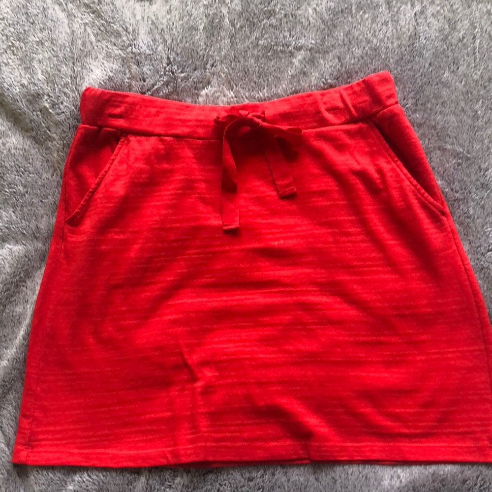 Loft skirt with drawstring tie and pockets
